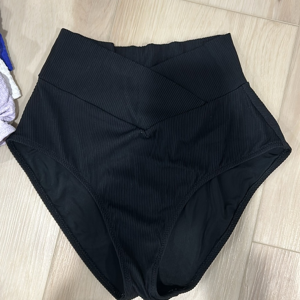 Aerie scoop bikini tops & high waisted bottom! - Picture 2 of 3